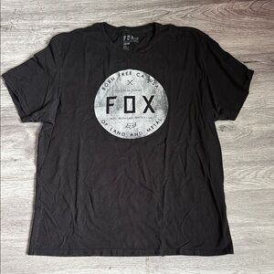 Fox Men's Black Short-Sleeve Logo Tee with White Circle Graphic